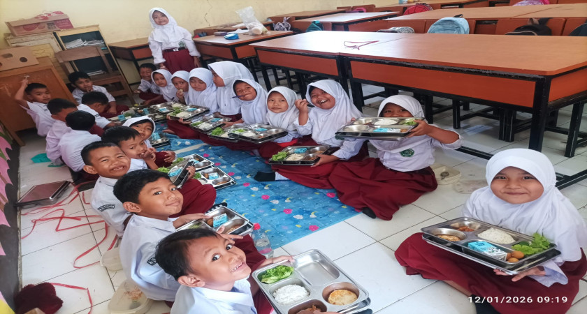 Implementasi Program Makan Bergizi Gratis (MBG) di MI Muslimin Awilarangan: Mewujudkan Generasi Sehat dan Cerdas