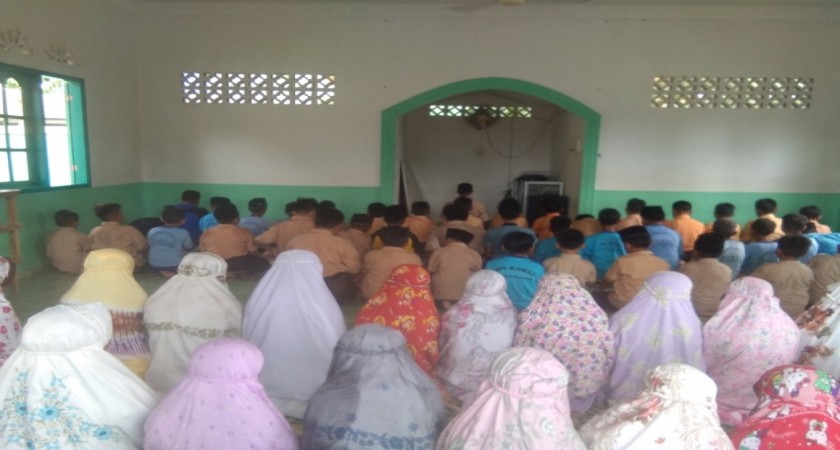 Membentuk Karakter Religius: Tradisi Solat Berjemaah di MI Muslimin Awilarangan