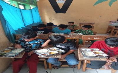 MI Muslimin Awilarangan Salurkan Makanan Bergizi Gratis untuk yang pertama kali